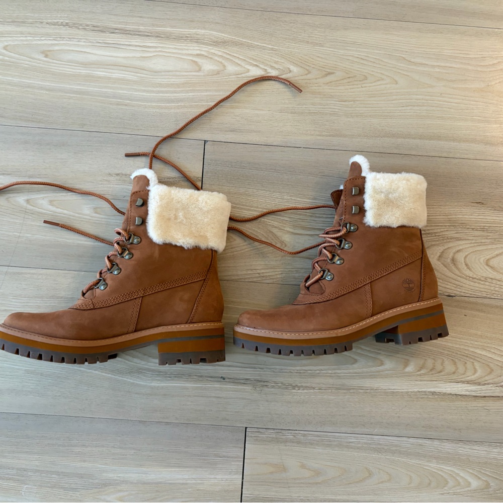 Timberland Women's Chestnut Lace-Up Shearling Collar Lug Boots